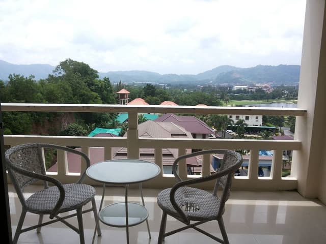 1 Bedroom Apartment, Lake View