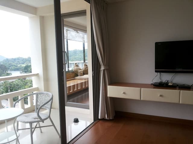 1 Bedroom Apartment, Lake View
