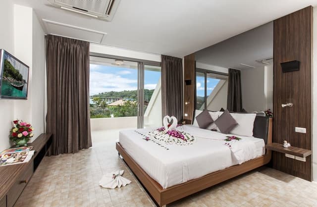 2 Bedrooms Apartment, Golf Side