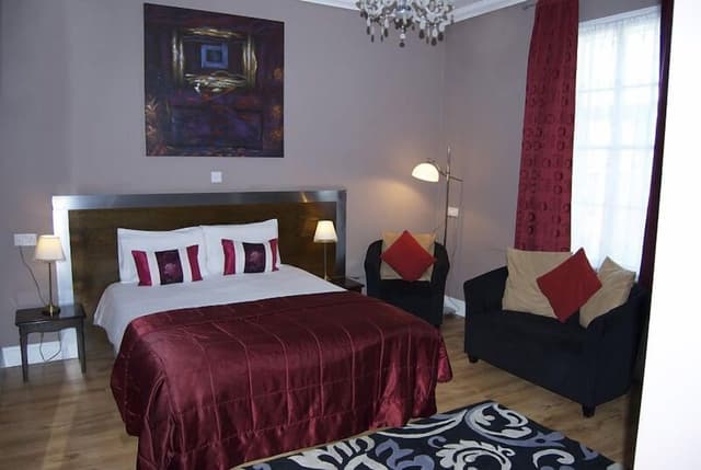Honeymoon Suite