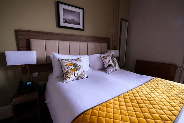 Classic Double or Twin Room, 1 King Bed, City View