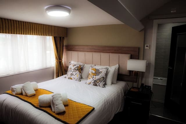 Classic Double or Twin Room, 1 King Bed, City View
