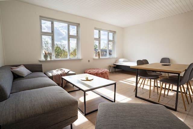Classic Apartment, Courtyard View