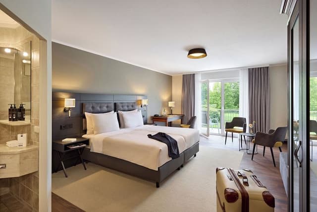 Deluxe room with double bed or twin bed