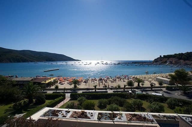 Suite, Sea View