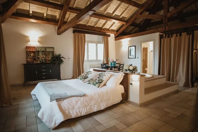 Suite (2 people)