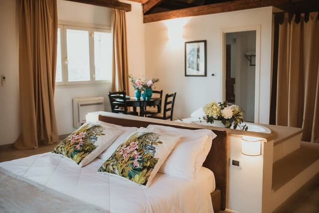 Suite (2 people)