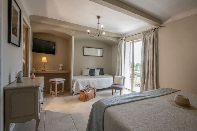 Deluxe Family Room
