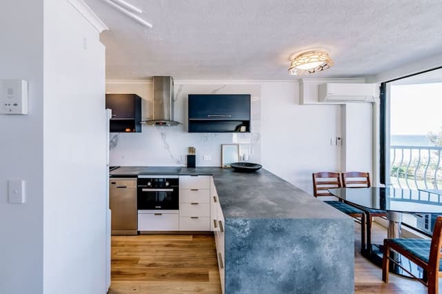 Two-Bedroom Apartment with Ocean View Deluxe