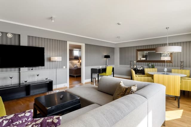 Deluxe Suite