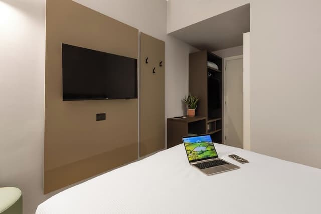 Room (Smart)