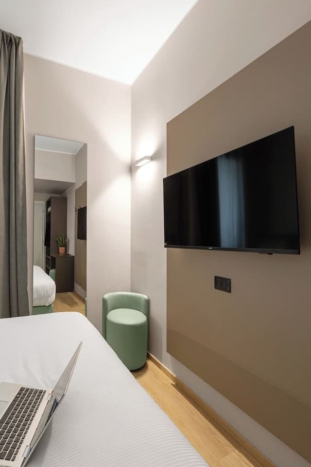 Room (Smart)