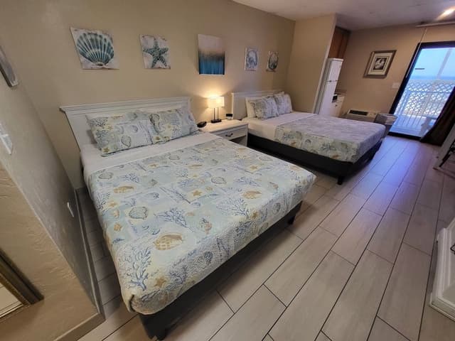 Standard Room, 2 Queen Beds, Kitchenette, Partial Ocean View (Poolside)