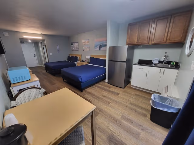 Standard Studio Suite, 2 Queen Beds, Kitchenette, Oceanfront