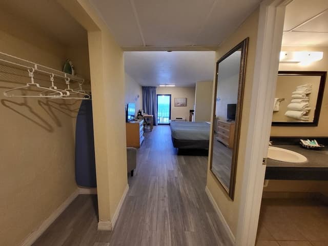 Standard Room, 1 King Bed, Kitchenette, Oceanfront