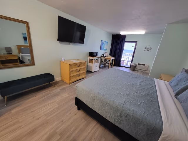 Standard Room, 1 King Bed, Kitchenette, Oceanfront