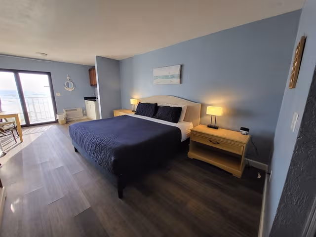 Standard Room, 1 King Bed, Kitchenette, Oceanfront