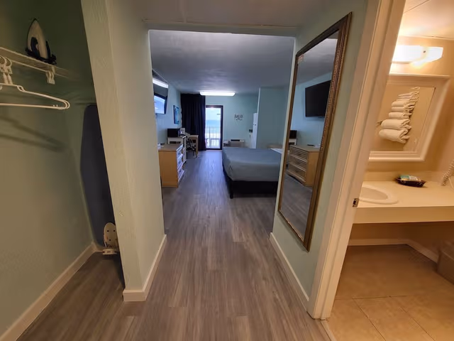 Standard Room, 1 King Bed, Kitchenette, Oceanfront