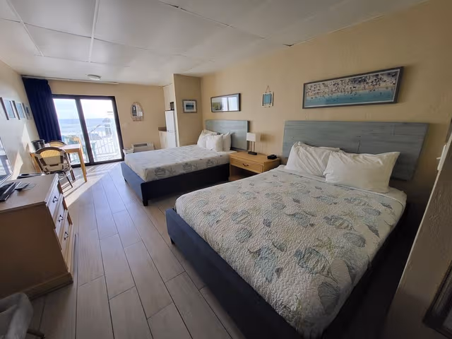 Standard Room, 2 Queen Beds, Kitchenette, Partial Ocean View (Poolside)