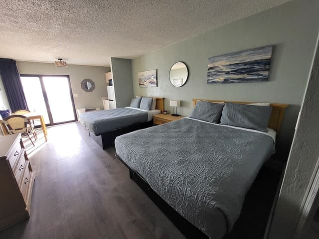 Standard Studio Suite, 2 Queen Beds, Kitchenette, Oceanfront