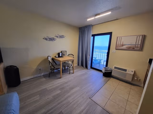 Standard Room, 1 King Bed, Kitchenette, Oceanfront