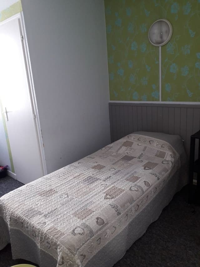 Economy Room
