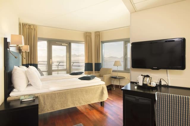 Superior Room, 1 King Bed, Balcony