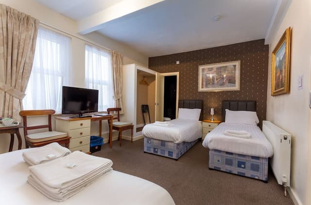 Family Room (2 adults, 2 children)