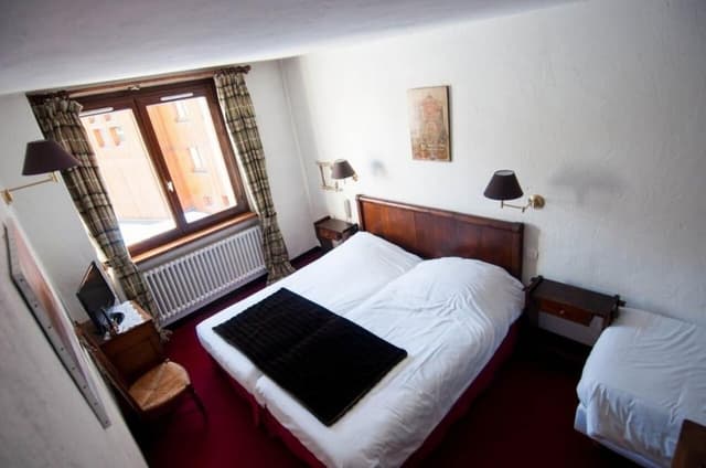 Twin Room, Bathtub