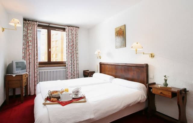 Twin Room, Bathtub