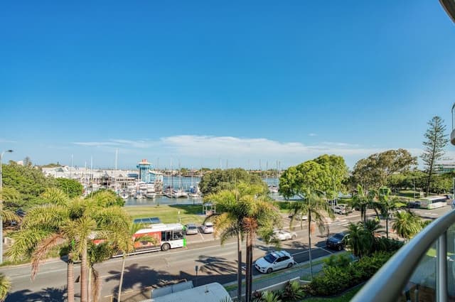 3 Bedroom Marina View Deluxe Rooftop Apartment