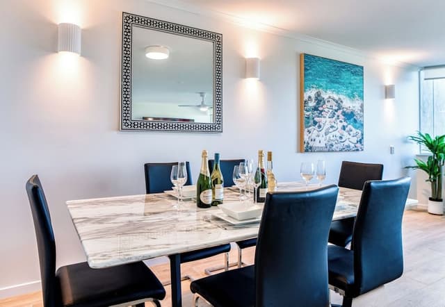 3 Bedroom Marina View Deluxe Rooftop Apartment
