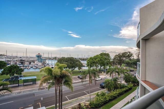 3 Bedroom Marina View Rooftop Apartment
