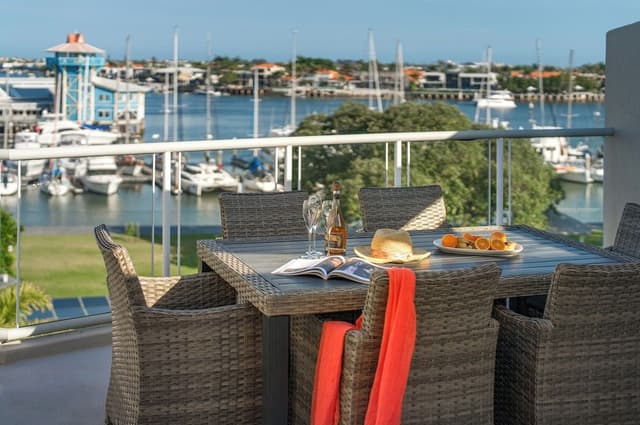 3 Bedroom Marina View Deluxe Rooftop Apartment