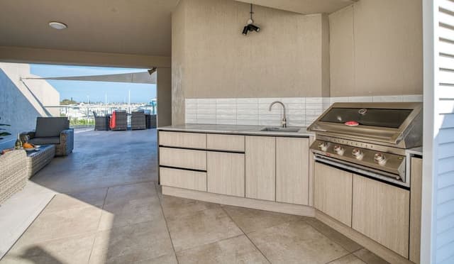3 Bedroom Marina View Deluxe Rooftop Apartment
