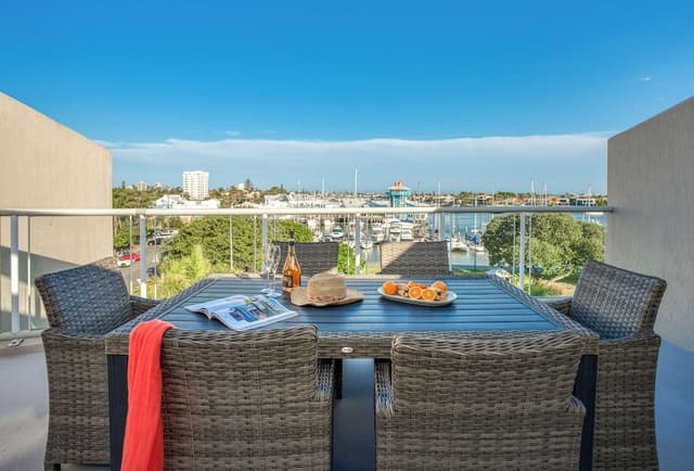 3 Bedroom Marina View Deluxe Rooftop Apartment