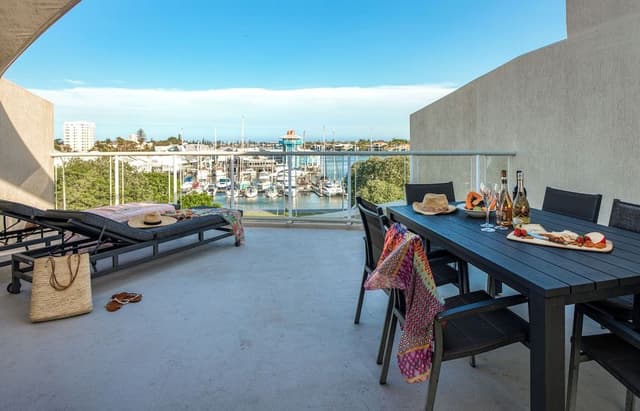 3 Bedroom Marina View Rooftop Apartment