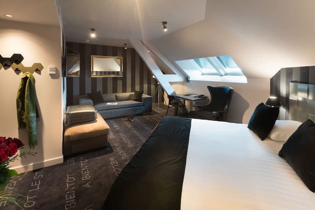 Family Room (Superior)