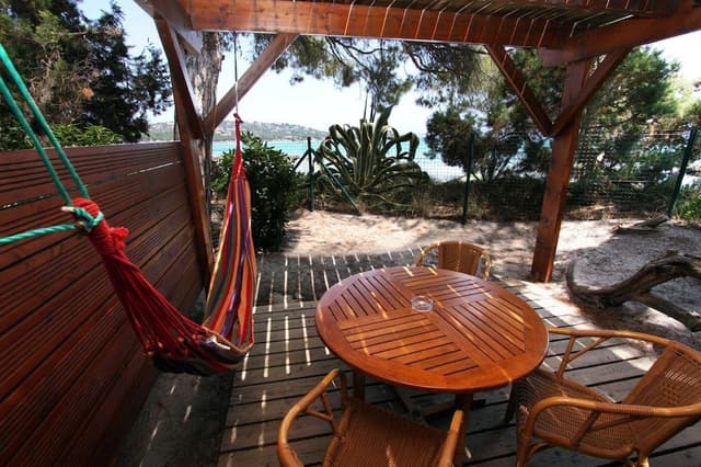 Bungalow, Beachside