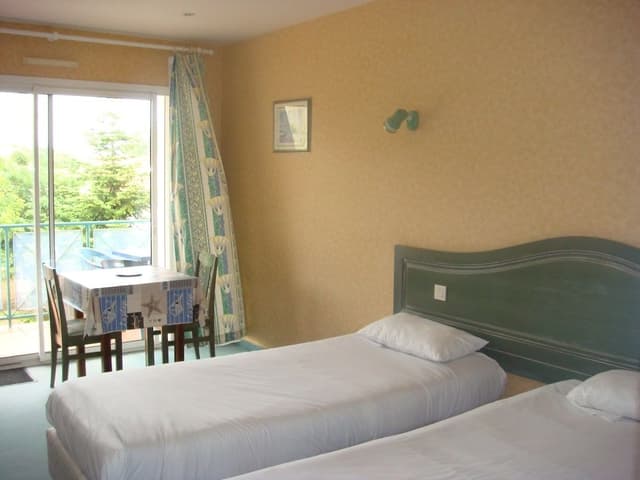 Comfort Twin Room, Refrigerator & Microwave