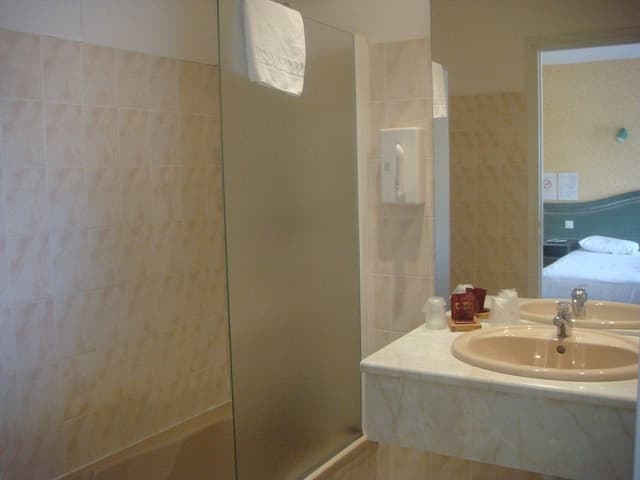 Comfort Twin Room, Refrigerator & Microwave