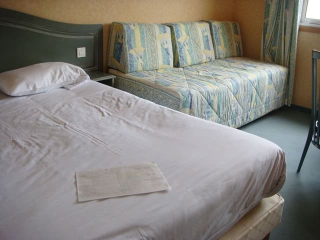 Comfort Room, Refrigerator & Microwave