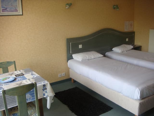 Comfort Twin Room, Refrigerator & Microwave