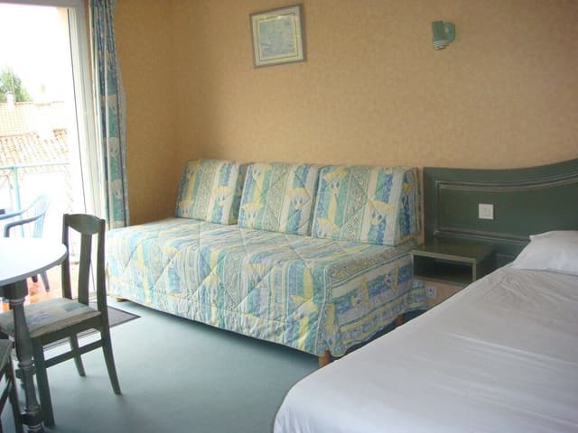 Comfort Room, Refrigerator & Microwave