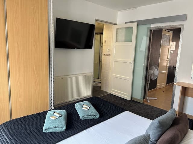 Economy Triple Room