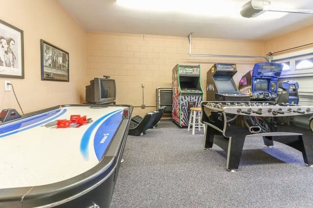 Classic Condo, 4 Bedrooms (2253)