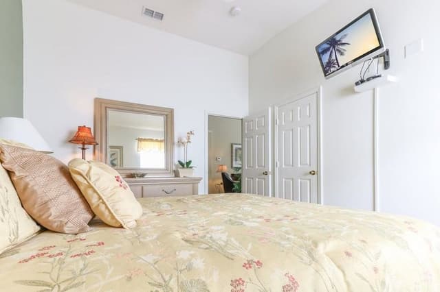 Classic Condo, 4 Bedrooms (2253)