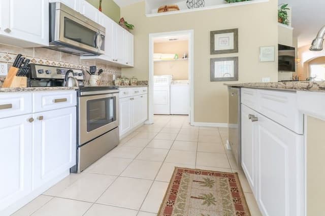 Classic Condo, 4 Bedrooms (2253)