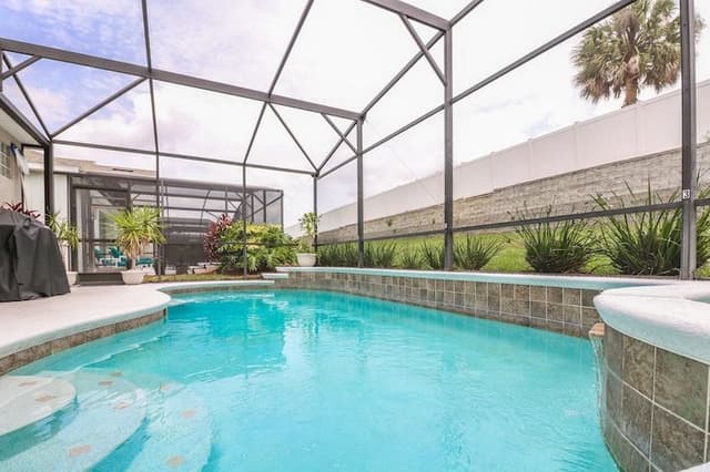 Classic Condo, 4 Bedrooms (2253)
