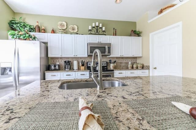 Classic Condo, 4 Bedrooms (2253)